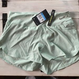 NIKE Sport short || SIZE M brand new